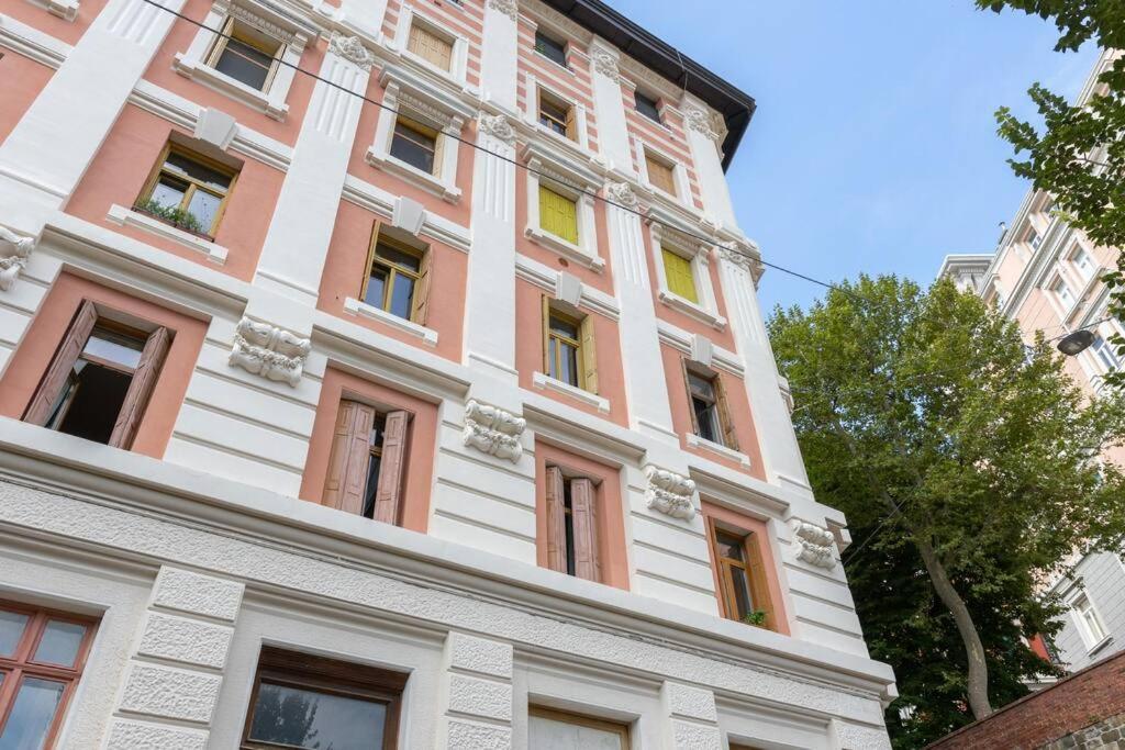Casa Cereria - Apartment With Parking Triëst Buitenkant foto